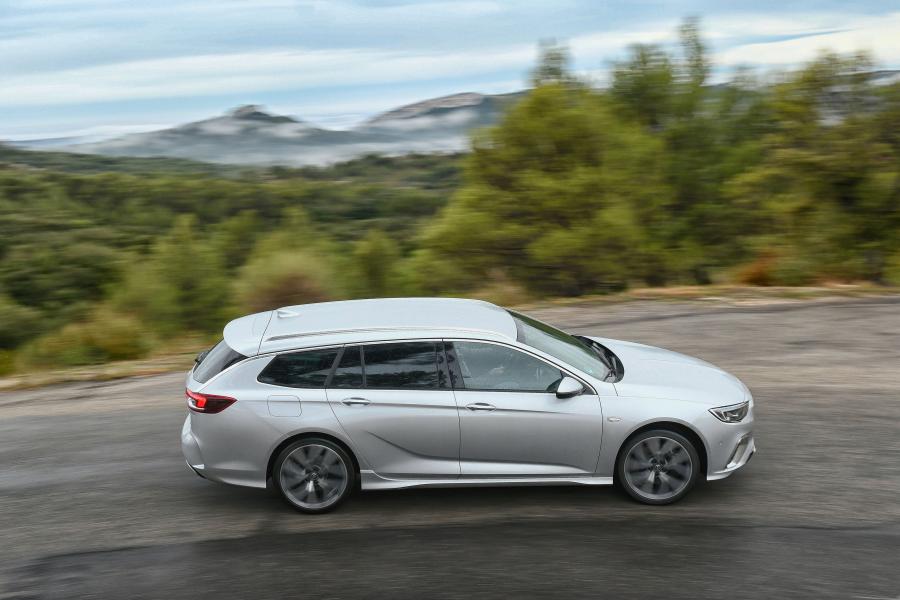  Opel Insignia GSi Sports Tourer 2017 года  (фото 34 из 40)